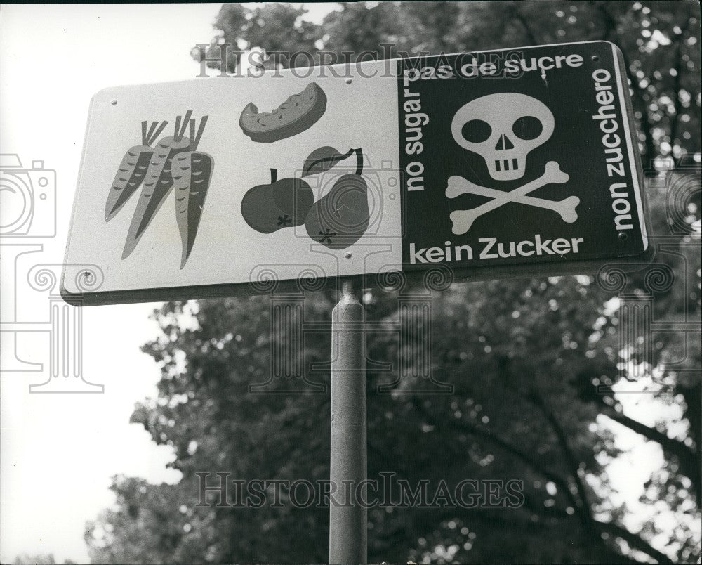 1974 No Sugar Sign In Switzerland - Historic Images