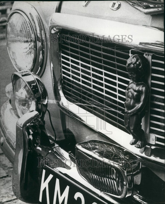 1968, The plastic model of the Manniken Pis is seen in action - Historic Images