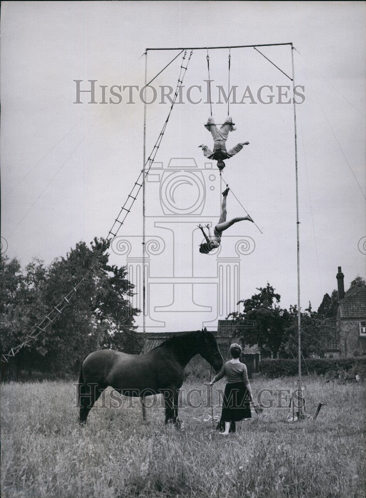 Press Photo Peter's mother, holding Smart watching her son and Margaret rehearse - Historic Images