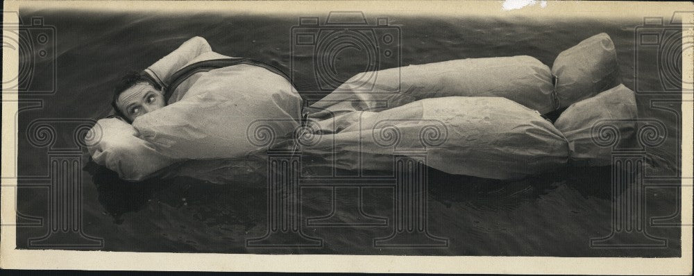 1958 Press Photo Testing Of Hydrostatic Release Units - Historic Images