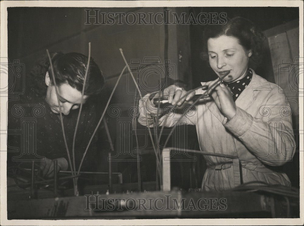 Press Photo Women Replace Male Workers in the Metallurgy Industry - Historic Images