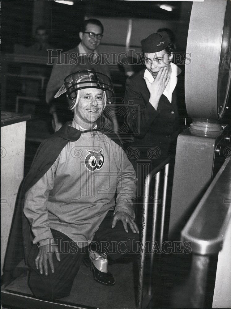 1958 Press Photo Arliss French on a Short Stop at the Dusseldorf Airport - Historic Images