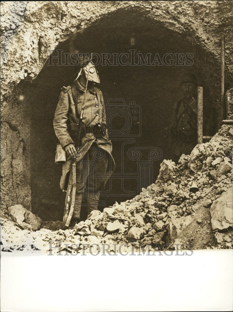 1976 A Sentinel at Verdun - Historic Images