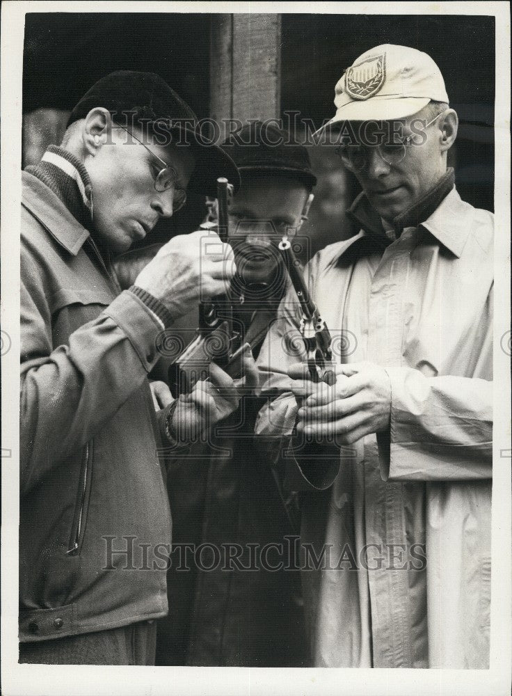 1958 Press Photo Modern Pentahlon. Soviet and American team members - Historic Images