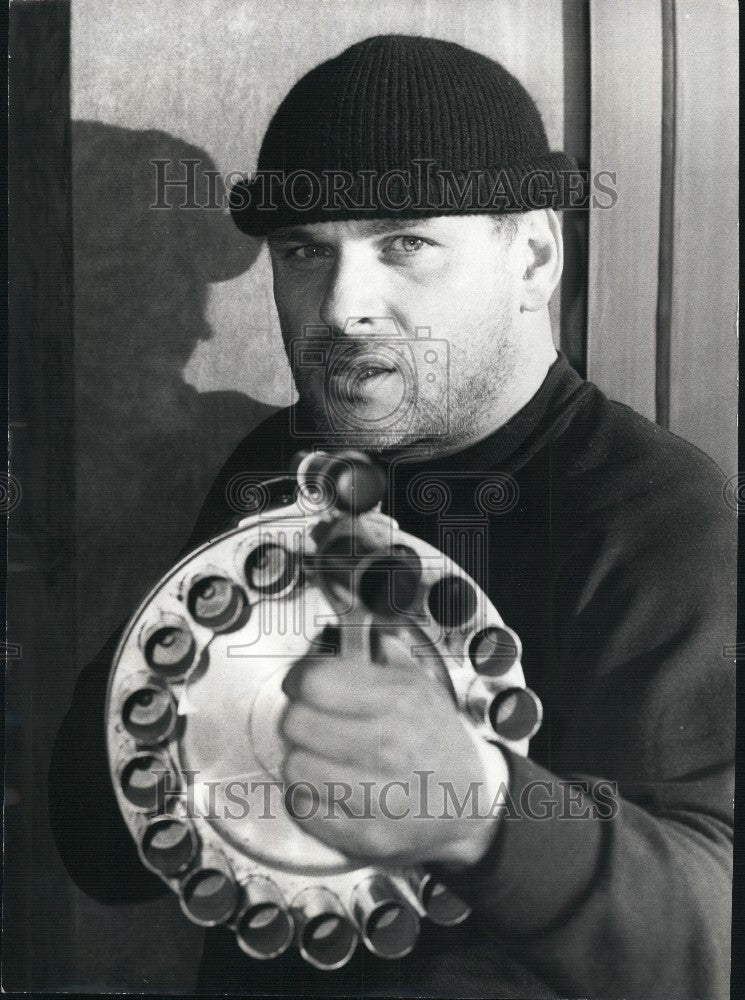 1980 Press Photo Jean Francois Stevenin with the deadly XM 18 in London - Historic Images