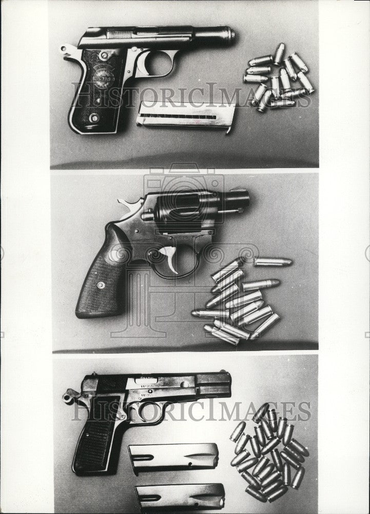 1970 Press Photo Guns of 3 Arab Passengers Arrested in Munich's Airport - Historic Images