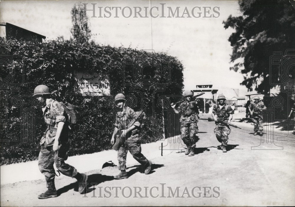 1956 Press Photo French Troops Patrolling the Suburb of Port Said Egypt - Historic Images