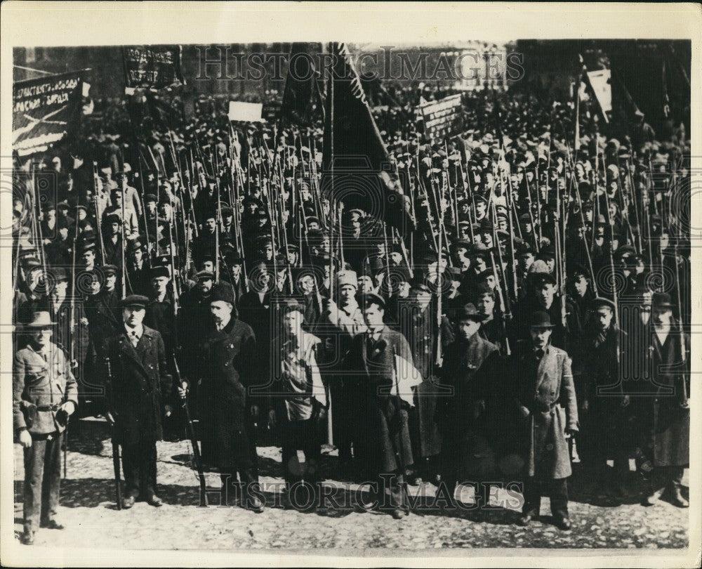 1957 Press Photo The Red Guard Of Betrograd - 1917 - Historic Images