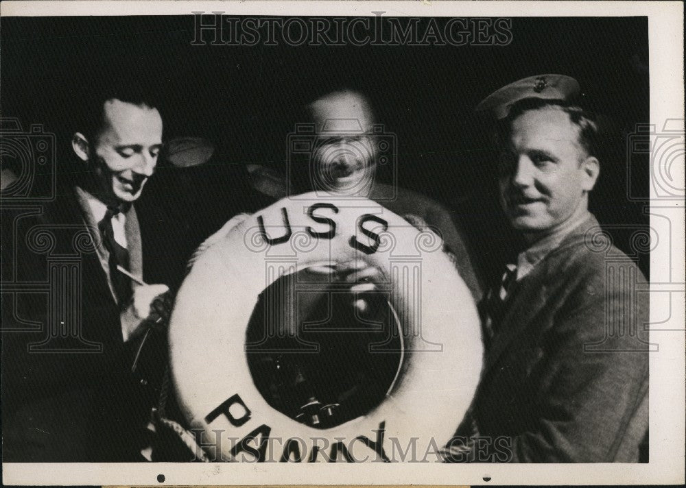 Press Photo Archibald Steele, New York Times Reporter, Shows Off Life Preserver-Historic Images