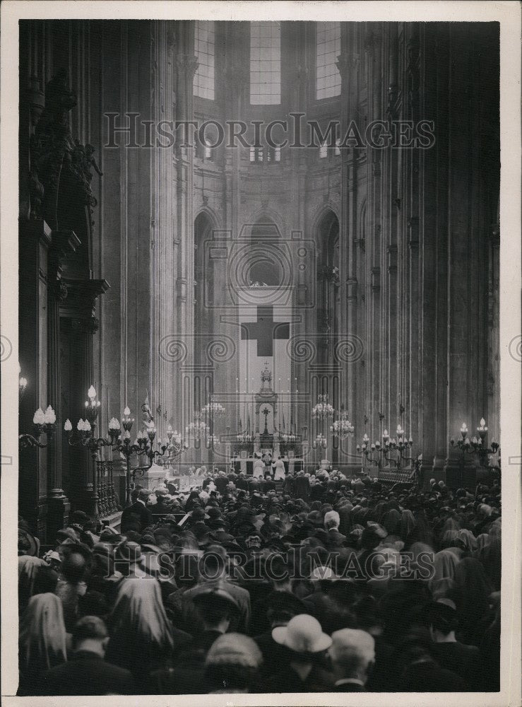 Press Photo Saint-Eustache Church During Soldiers&#39; Memorial Service - KSG07865-Historic Images