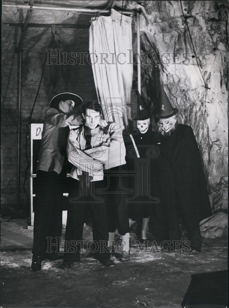Press Photo Timothy Dill-Russell is is Locked in the Strait-Jacket - Historic Images