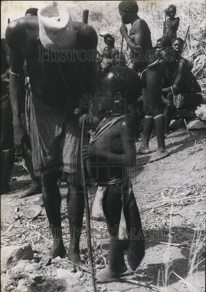 Press Photo special days the children who usually go around naked - KSG07917 - Historic Images