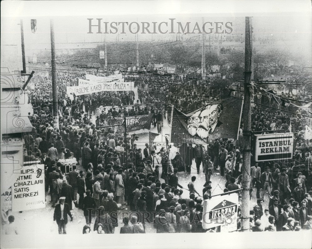 1977 Press Photo Overhead View May Day Rally Istanbul Turkey 39 Killed - Historic Images