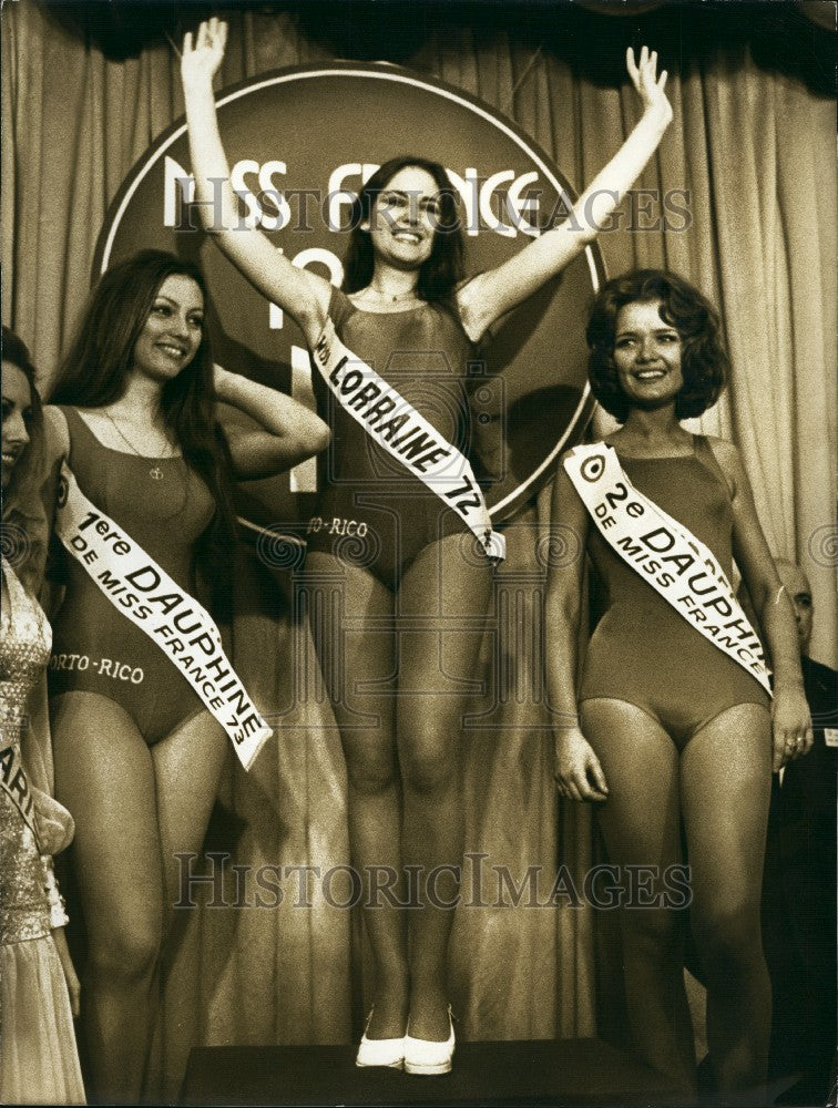 1972 Press Photo Isabelle Krumacker (Miss France) Surrounded With Dauphines - Historic Images