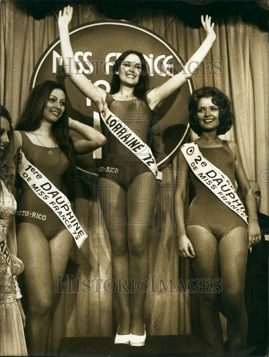 1972 Press Photo Isabelle Krumacker (Miss France) Surrounded With Dauphines - Historic Images