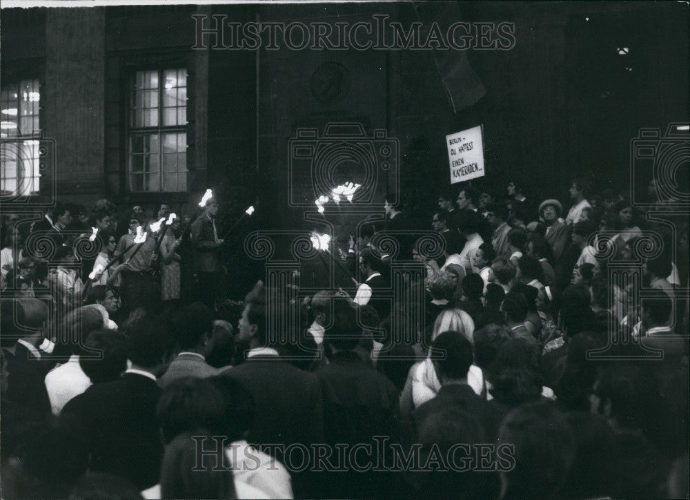 1968 Press Photo Memorial Vigil Robert Kennedy Berlin John Kennedy Place - Historic Images