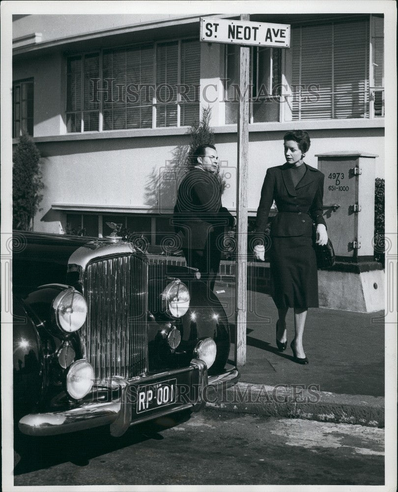 1956 Press Photo Patricia Bambi Tuckwell  To Fashion Parade- Potts Point Sydney - Historic Images