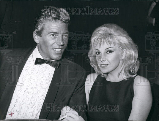 1965, Mr. Muscle & Maria Vincent, Cinema Night - KSG11749 - Historic Images