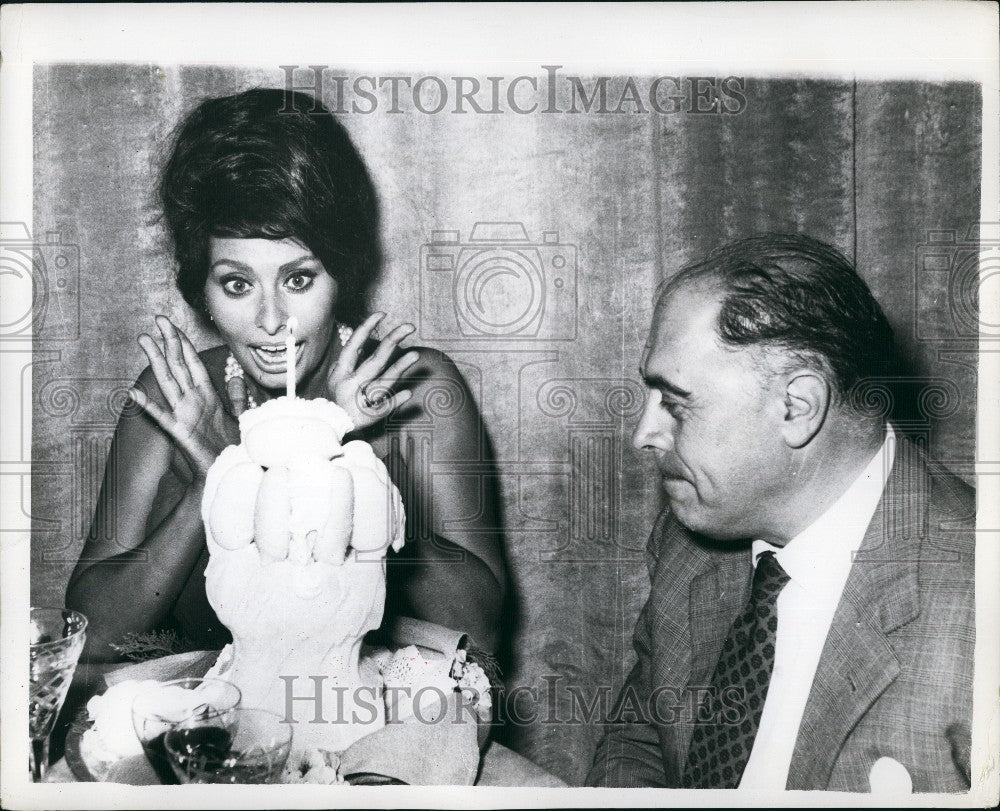 1961, Sophia Loren & husband Carlo Ponti - KSG13793 - Historic Images