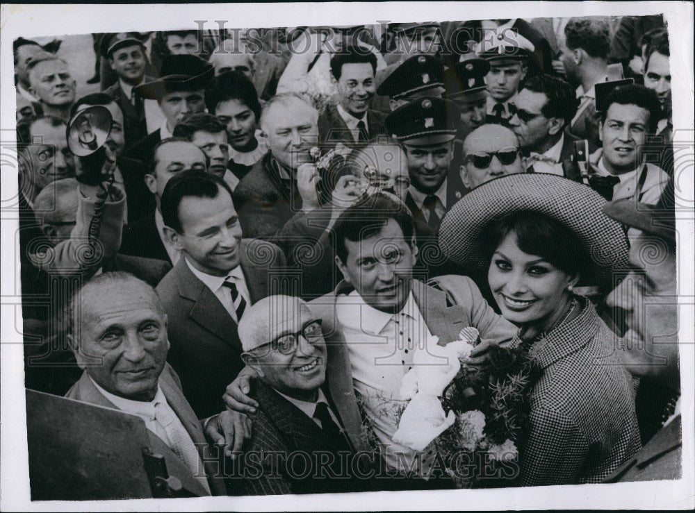 1959 Press Photo Italian Star Sophia Loren &amp; Husband, Producer Carlo Ponti - Historic Images
