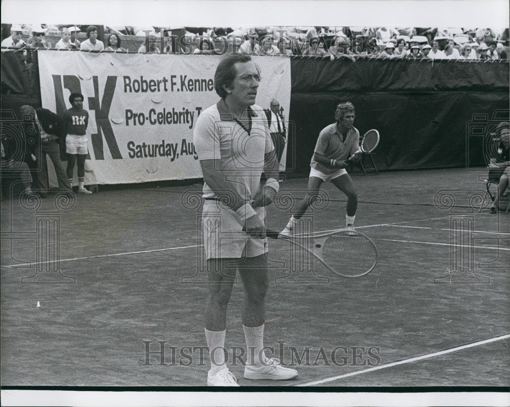 1972 Andy Williams And Burt Bacharach Pro Tennis Players  - Historic Images