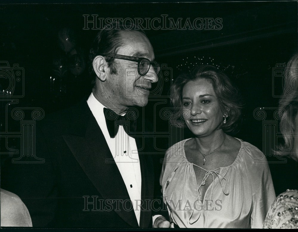 1977 Barbara Walters Television Personality Alan Greenspan - Historic Images