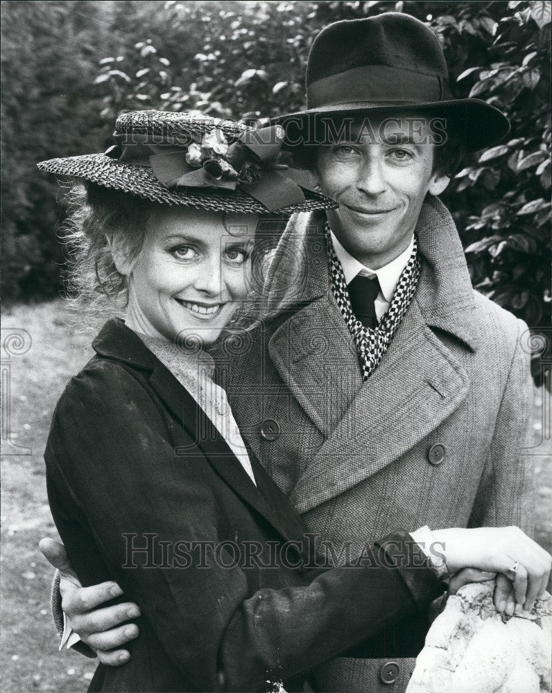1981 Press Photo Twiggy and Robert Powell star in Pygmalion: - KSG14585 - Historic Images