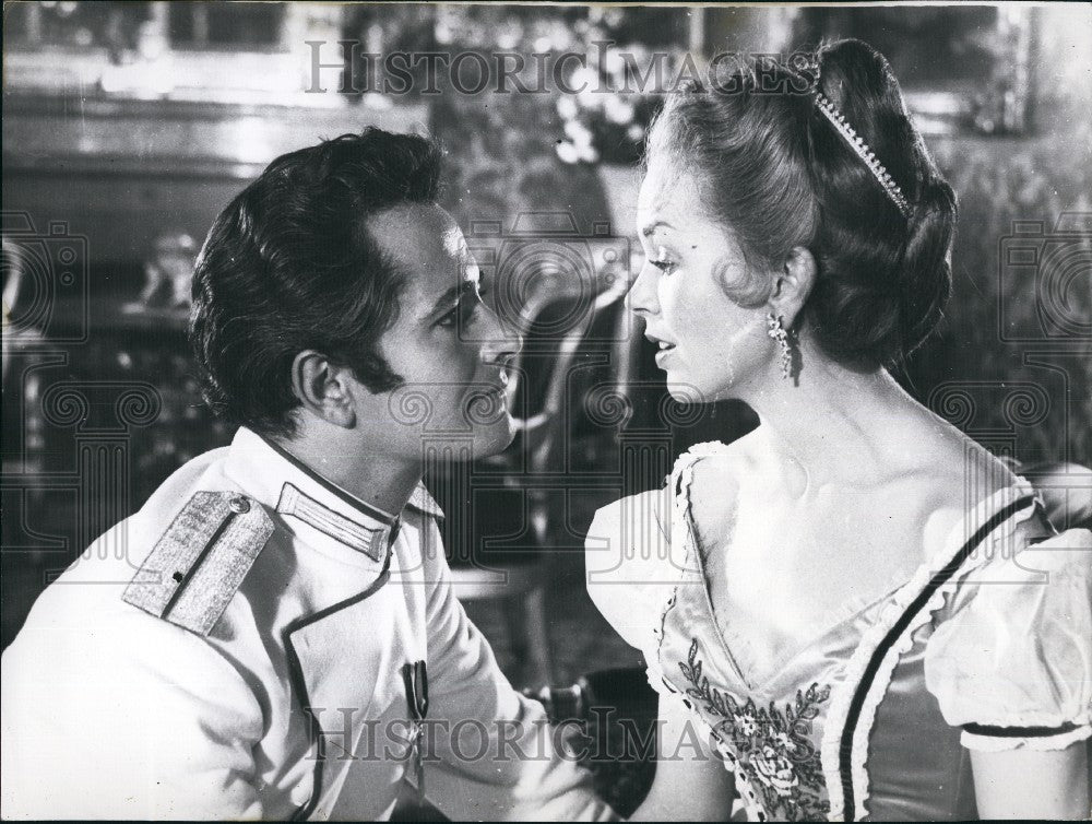 1959 Press Photo Dawn Addams  & John Derek - Historic Images