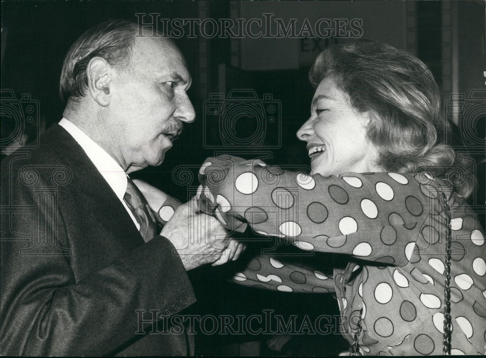 1973 Press Photo Sir Ralph Richardson Lauren Bacall Film Television Actress-Historic Images