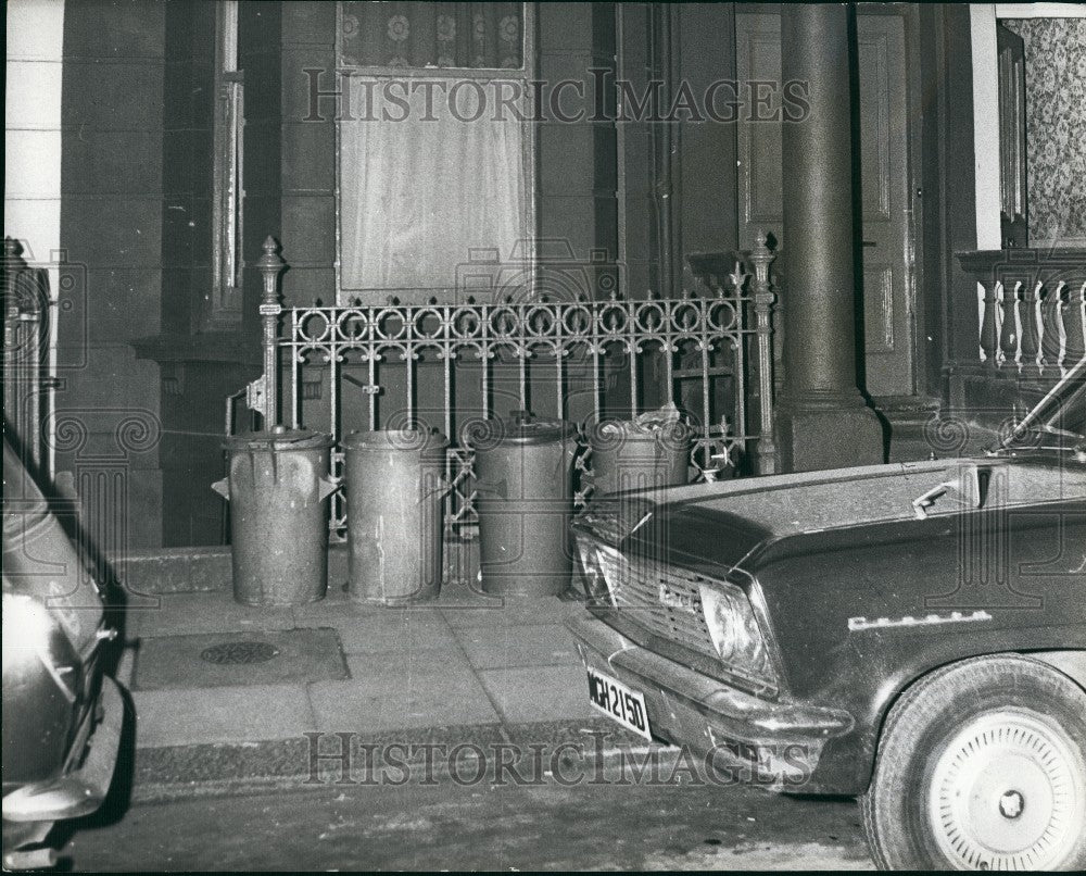 1975 Press Photo Hunt For Policeman's Killer Uncovers Ira Bomb Factory - Historic Images