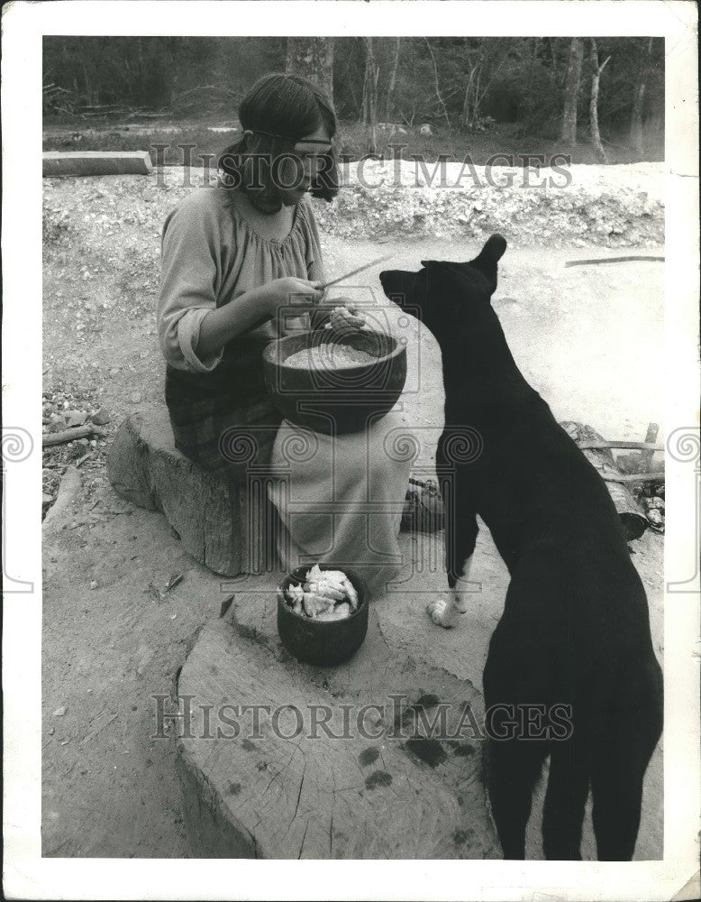 LARGE Press Photo 15 Volunteers to Live in Iron Age for BBC TV Show - KSG16677 - Historic Images