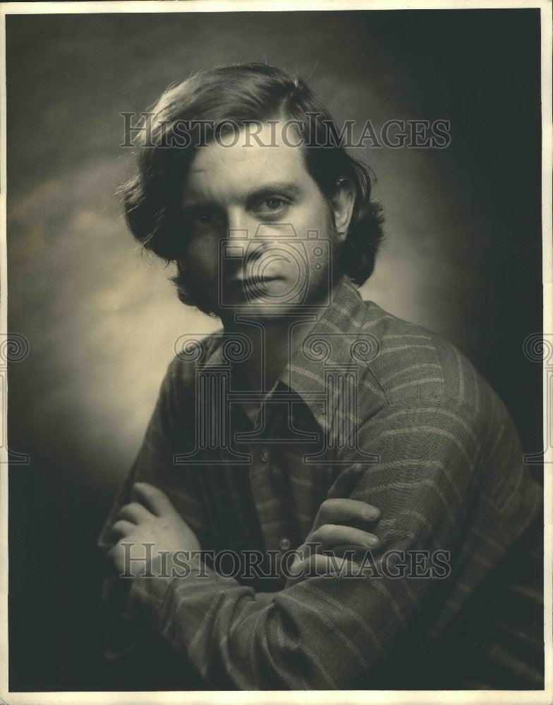 Press Photo Man posing - Historic Images