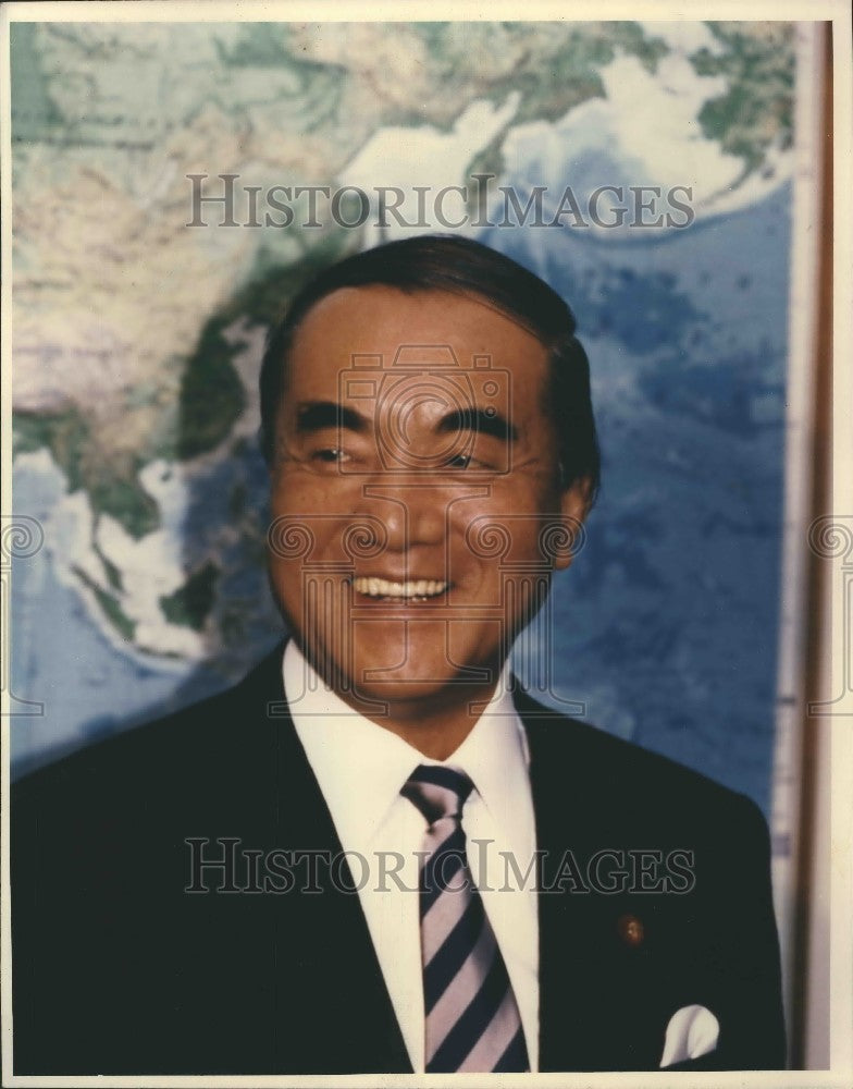 LARGE Press Photo Man Standing In Front of Map - KSG16707-Historic Images