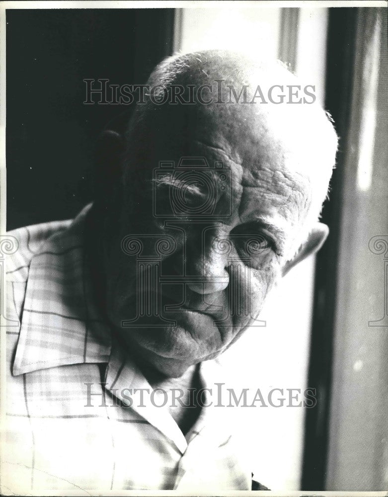 Press Photo Man - Historic Images