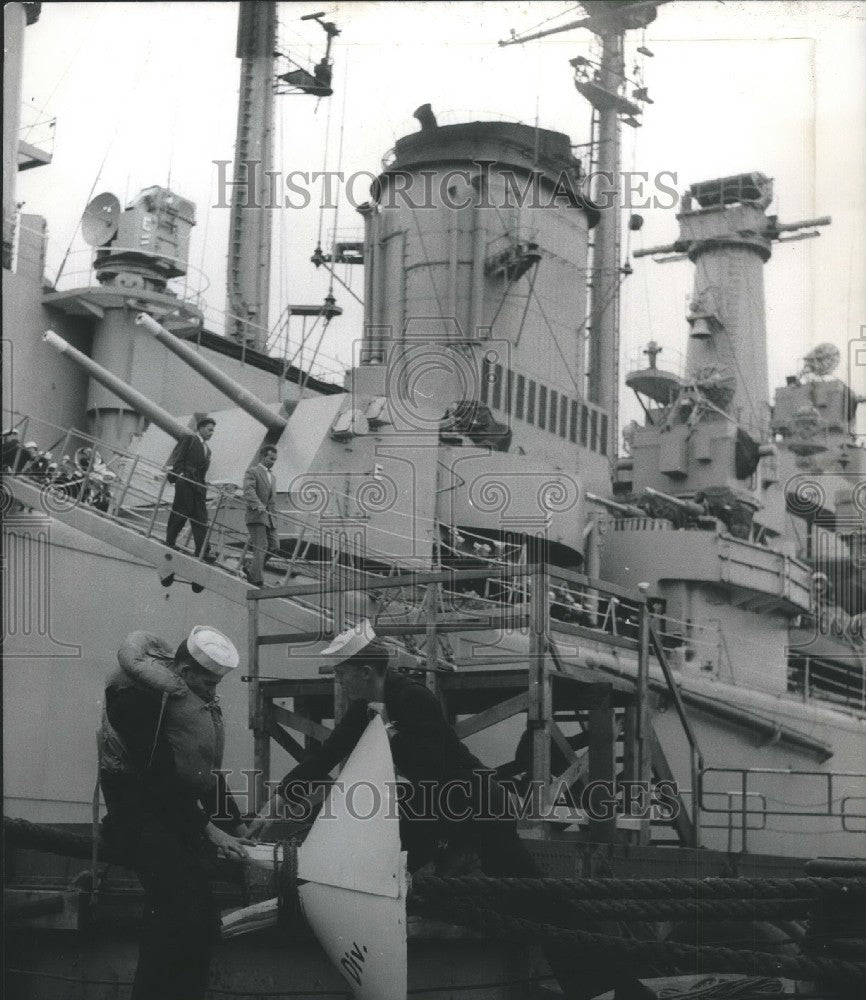 1956 Press Photo US. Sailors arrived in Hamburg - Historic Images