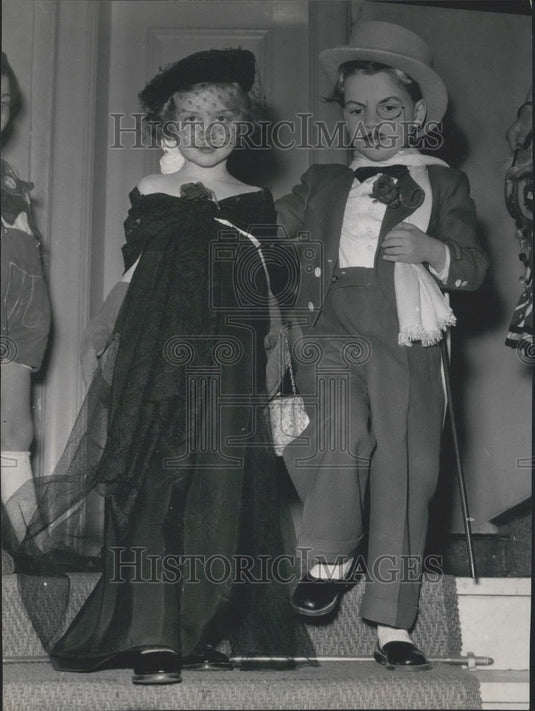 1954 Press PhotoChildren at a "Kinderball." - KSK00199-Historic Images