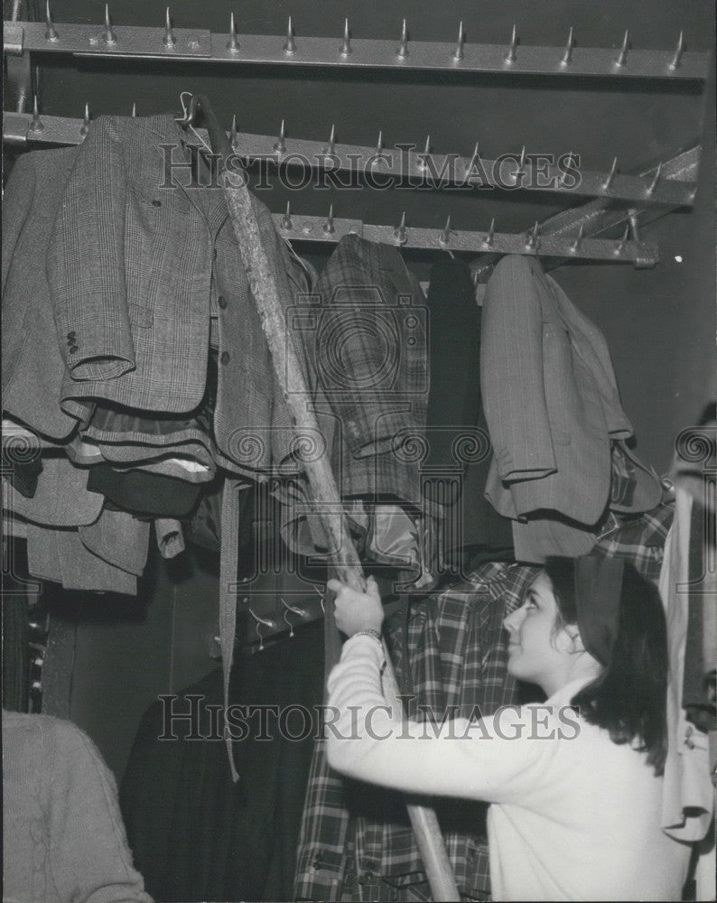 1964 Press Photo Mayfair Store Clerk in Old Paris Butcher Shop - Historic Images