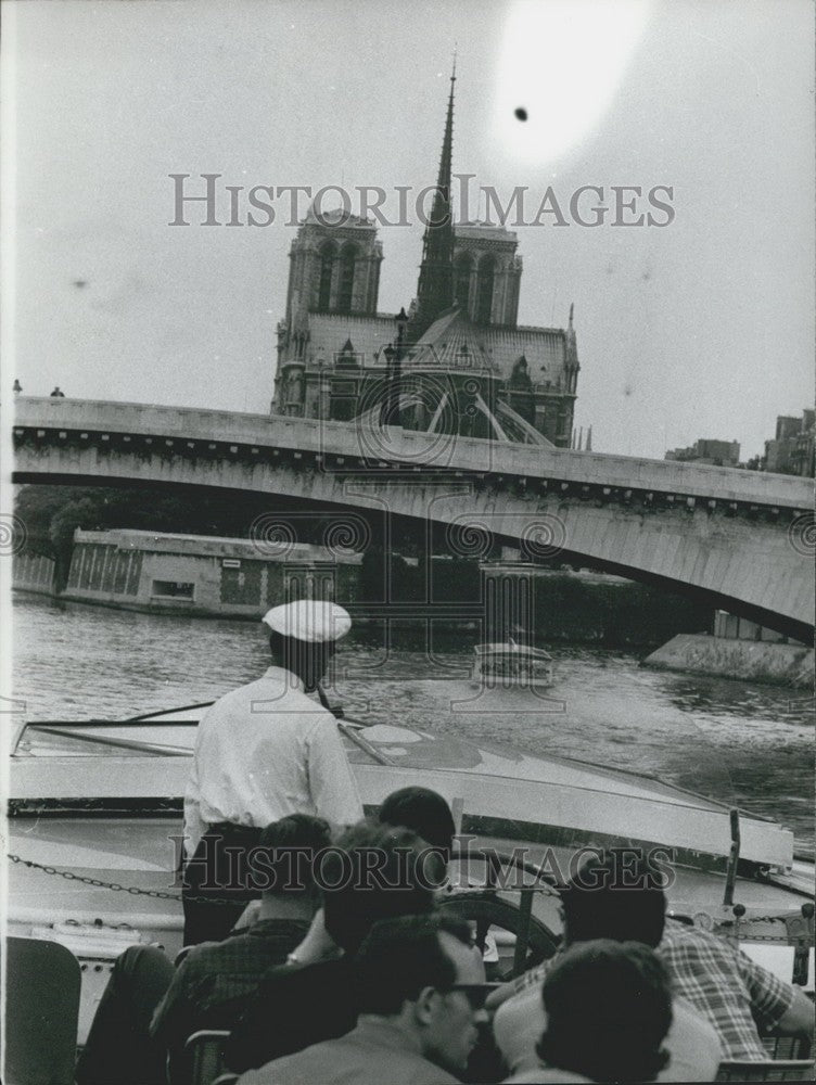 1965 Press Photo, Bateaux-Mouches Close to Notre Dame - Historic Images