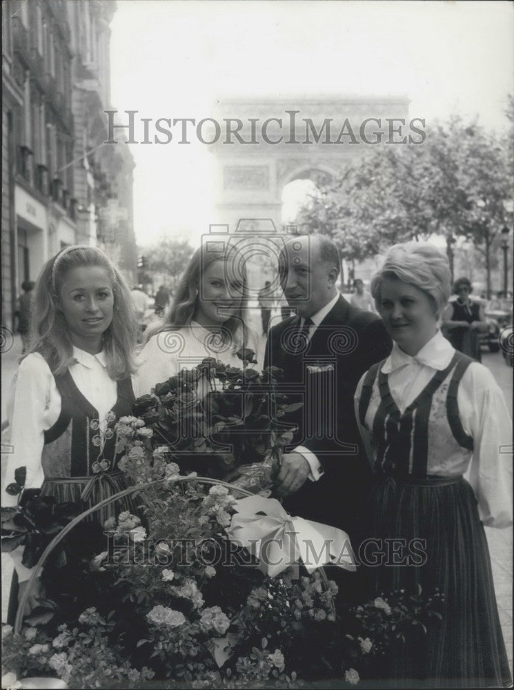 1968 Press Photo, Rose Day Celebration Champs Elysees - Historic Images