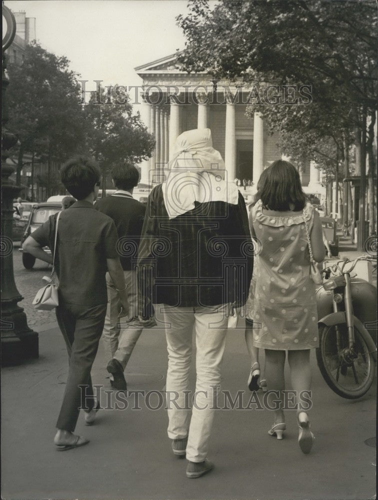 1967 , Man &amp; Two Women Walk in Paris July Heat - Historic Images