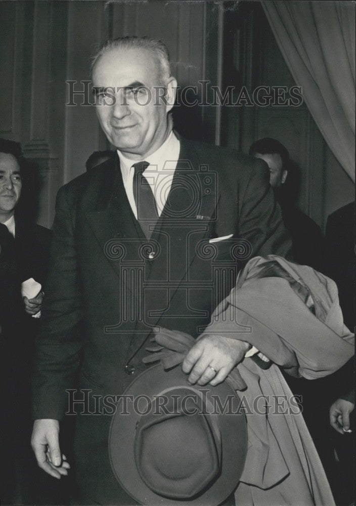 1958,, Andre Mutter Leaves Pflimlin's Office - KSK00773 - Historic Images