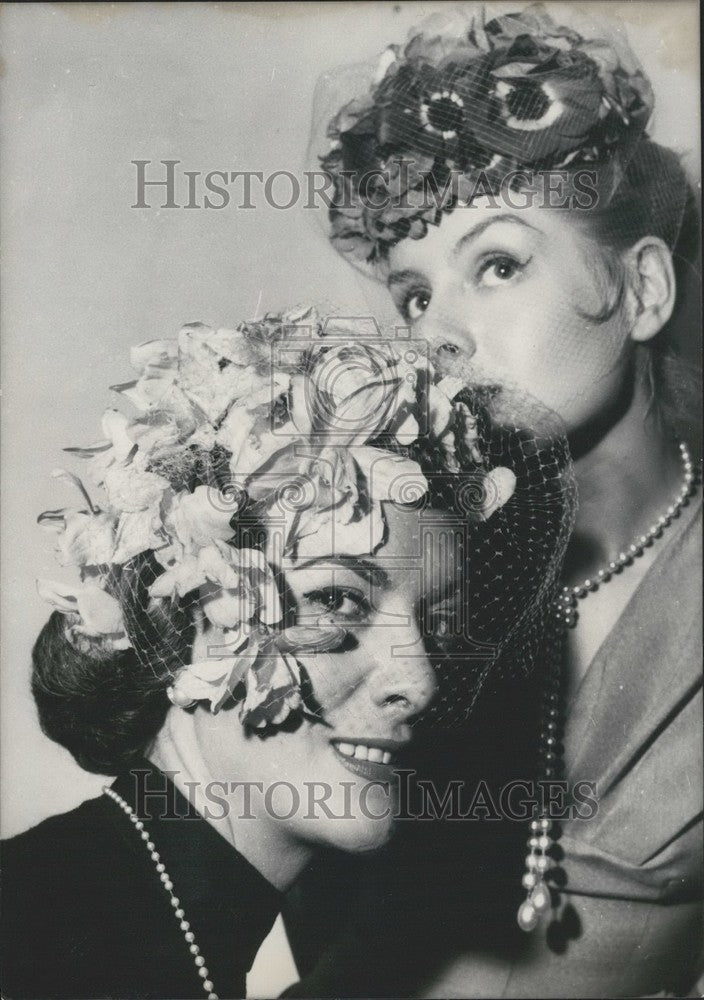 1957 Press Photo Paris milliner Jean Tess introduces these two hats made of natu - Historic Images