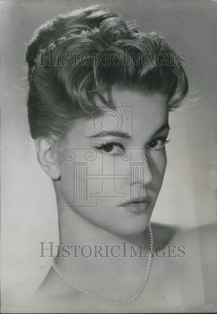 1957 Press Photo,  Gabriel Garland Ball Hairstyle - Historic Images