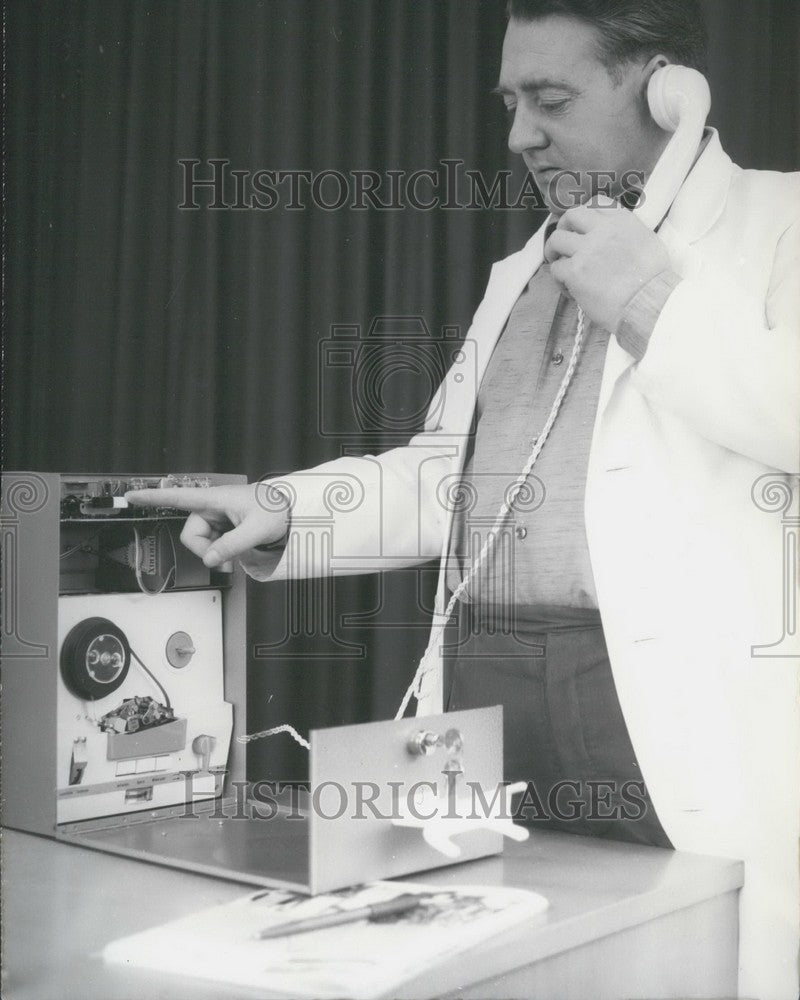 1966 Press Photo A New Method for Emergency Calls - KSK00935-Historic Images