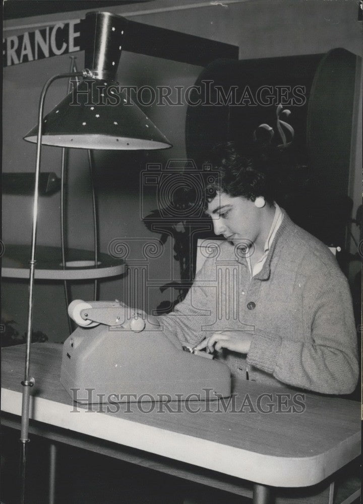 Press Photo A Modern Office - KSK00991-Historic Images