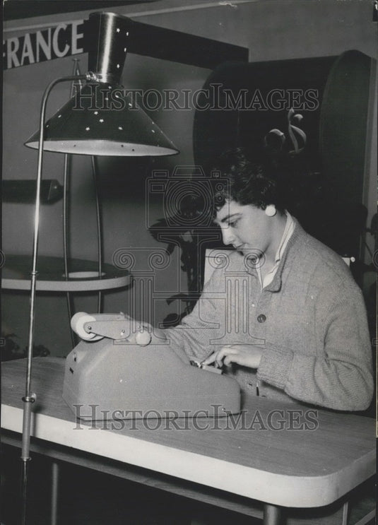 Press Photo A Modern Office - KSK00991-Historic Images