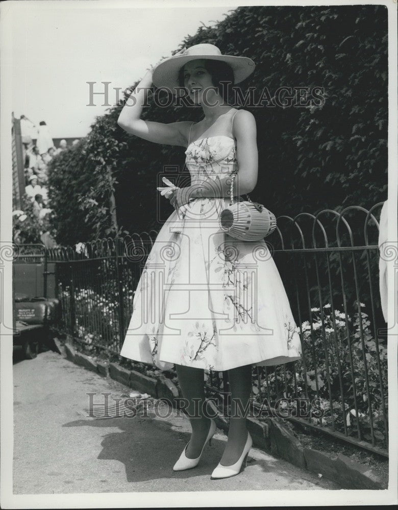 1959, Wimbledon Championships. Mrs. Oliver Prenn - KSK01097 - Historic Images