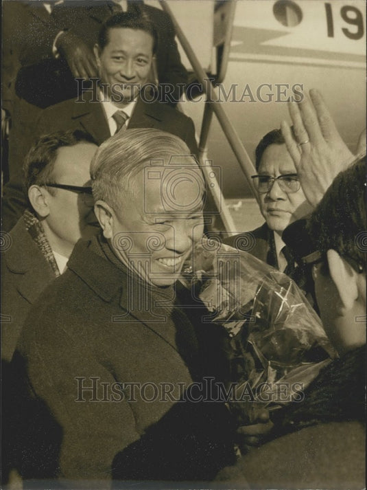 1973 Mr. Le Duc Tho Arrives in Paris - Historic Images