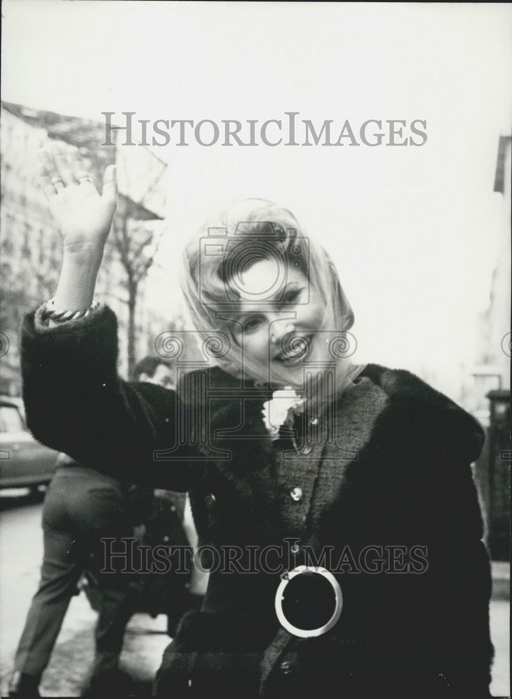 1969, Joan King Visits Paris - KSK01369 - Historic Images