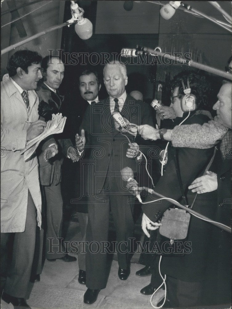 1974 Press Photo Pierre Messmer Leaves Elysee Palace - KSK01513 - Historic Images